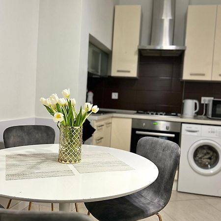 Miamo Apart Гнатюка 18 Lviv Kültér fotó