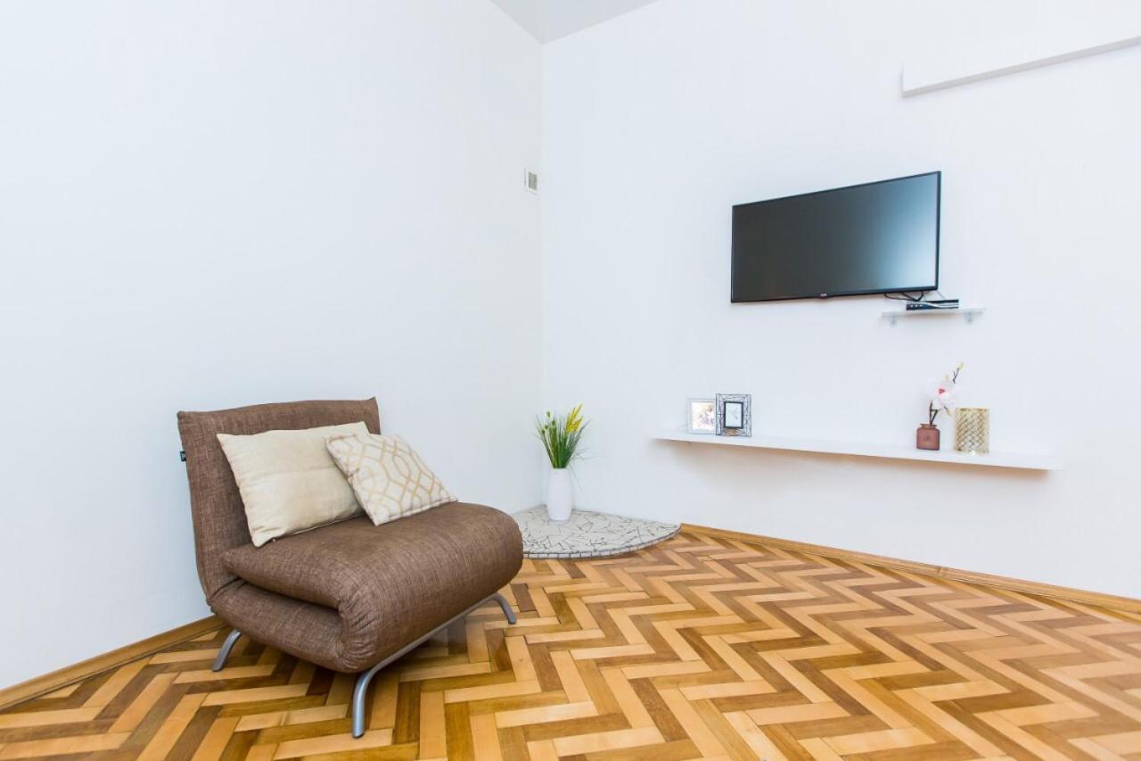 Miamo Apart Гнатюка 18 Lviv Kültér fotó